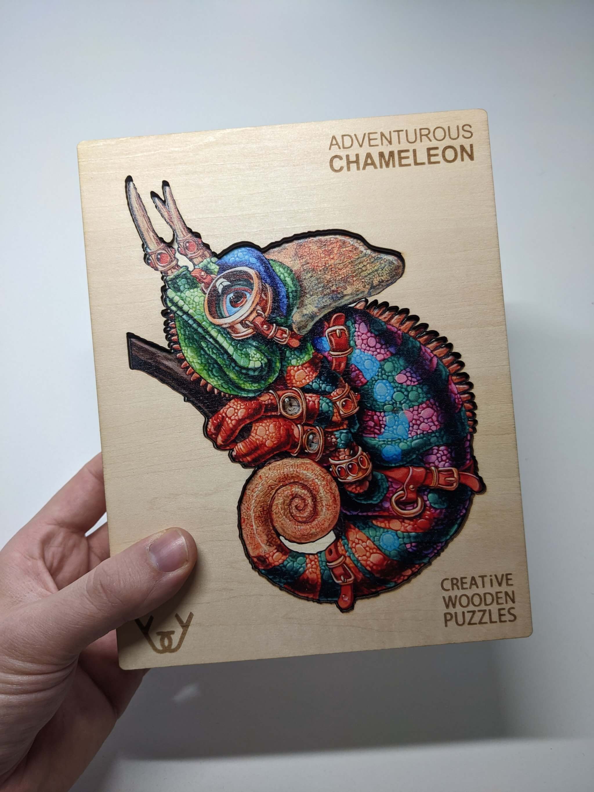 Dřevěné puzzle – Adventurous Chameleon