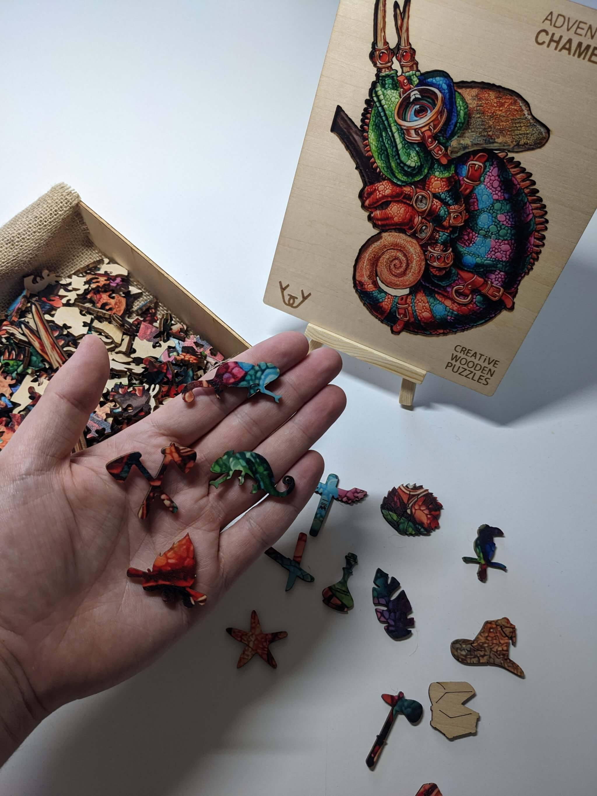 Dřevěné puzzle – Adventurous Chameleon